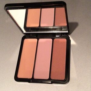 EVE PEARL BLUSH TRIO-SWEET CHEEKS